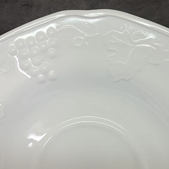 Vintage Indiana Colony Milk Glass Harvest Grapes Saucers (5)Only - Picture 4 of 6